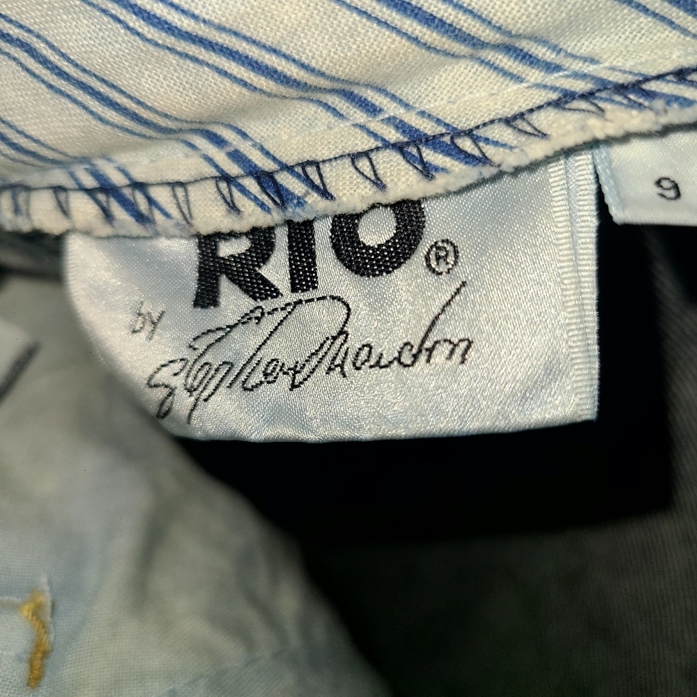 Vintage High Rise Jeans with Tapered Legs and Relaxed Fit - Picture 9 of 9